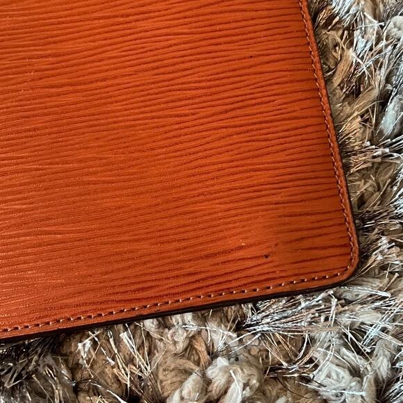 Louis Vuitton Vintage 80s Epi Leather Montaigne 20 Fawn Envelope Clutch Pouch - Picture 9 of 15